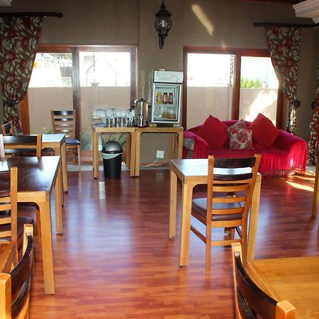 Echo Garden Guesthouse Рустенбург Екстер'єр фото
