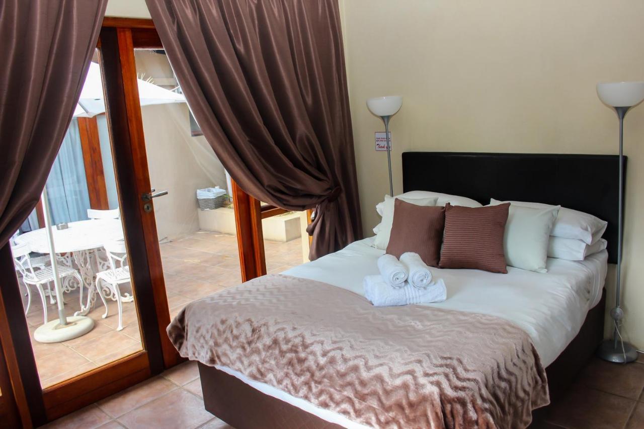 Echo Garden Guesthouse Рустенбург Екстер'єр фото