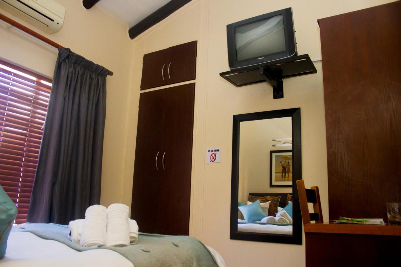 Echo Garden Guesthouse Рустенбург Екстер'єр фото