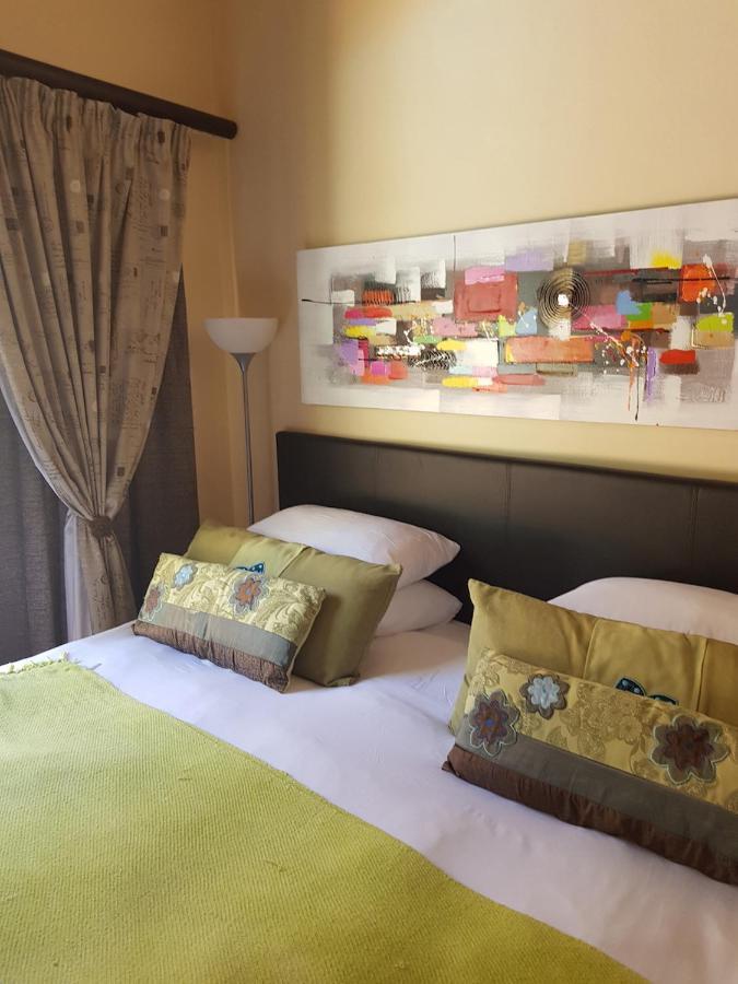 Echo Garden Guesthouse Рустенбург Екстер'єр фото