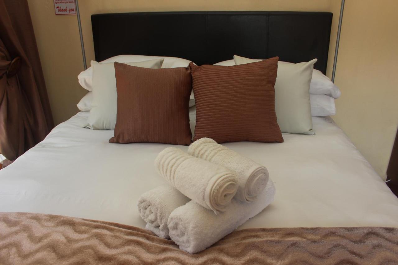 Echo Garden Guesthouse Рустенбург Екстер'єр фото