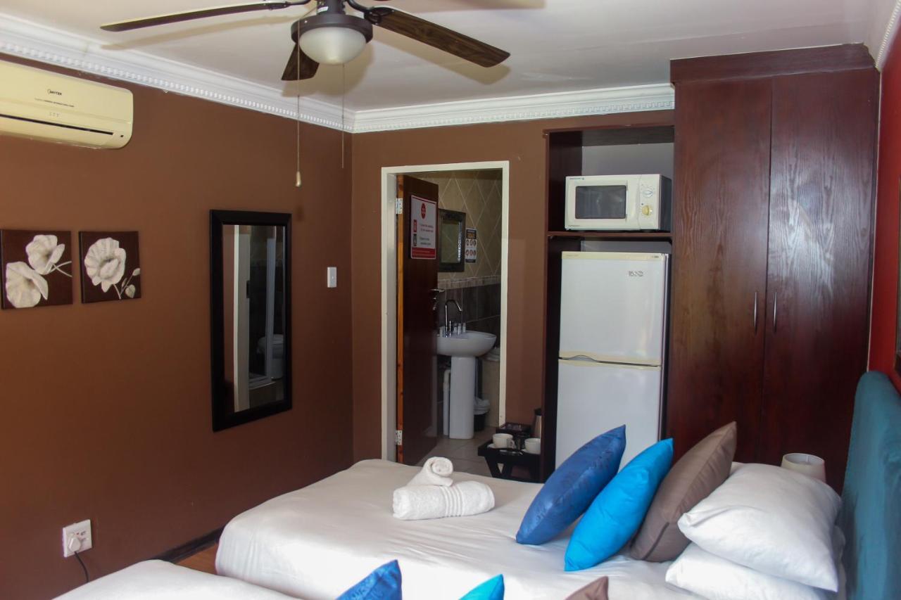Echo Garden Guesthouse Рустенбург Екстер'єр фото