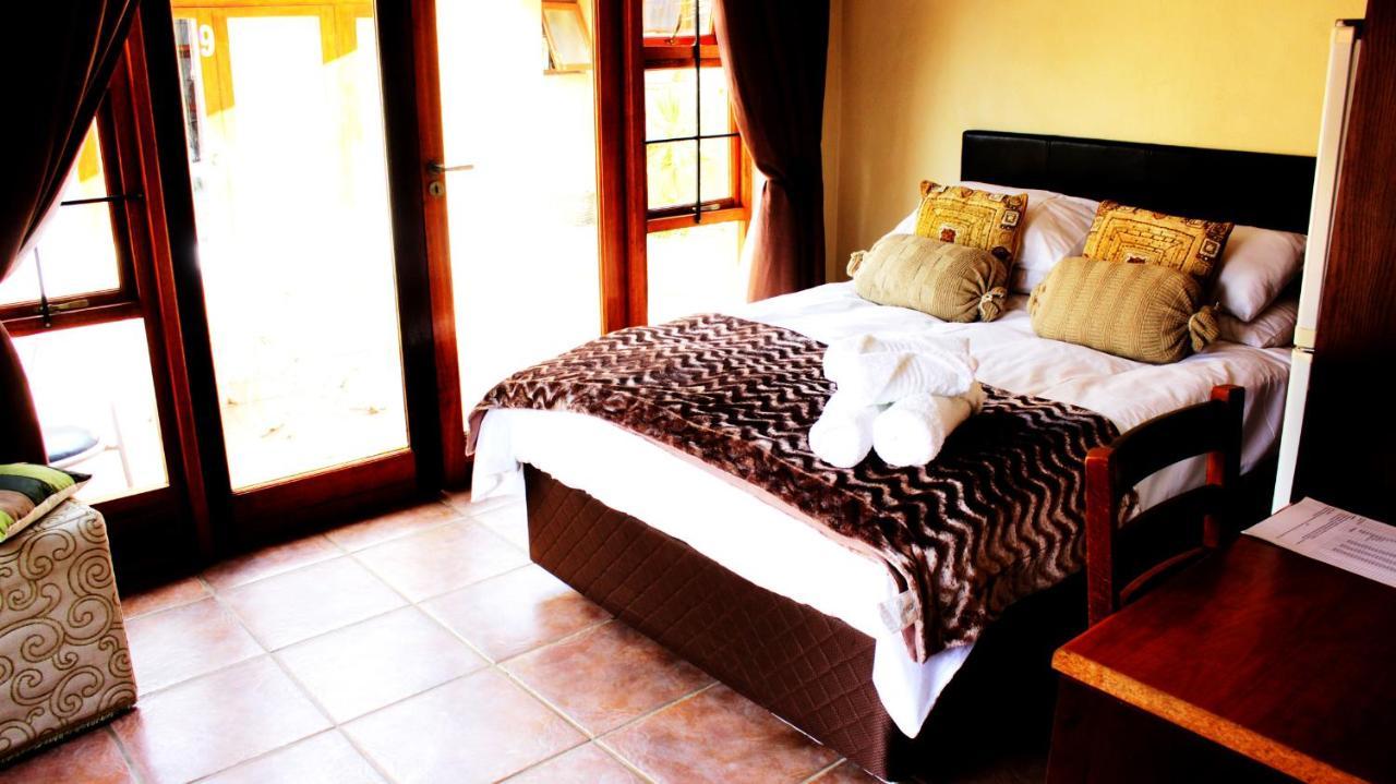 Echo Garden Guesthouse Рустенбург Екстер'єр фото