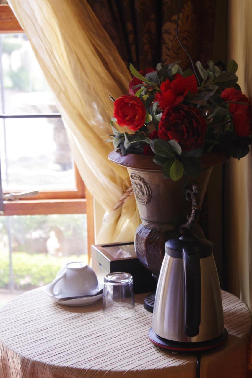 Echo Garden Guesthouse Рустенбург Екстер'єр фото